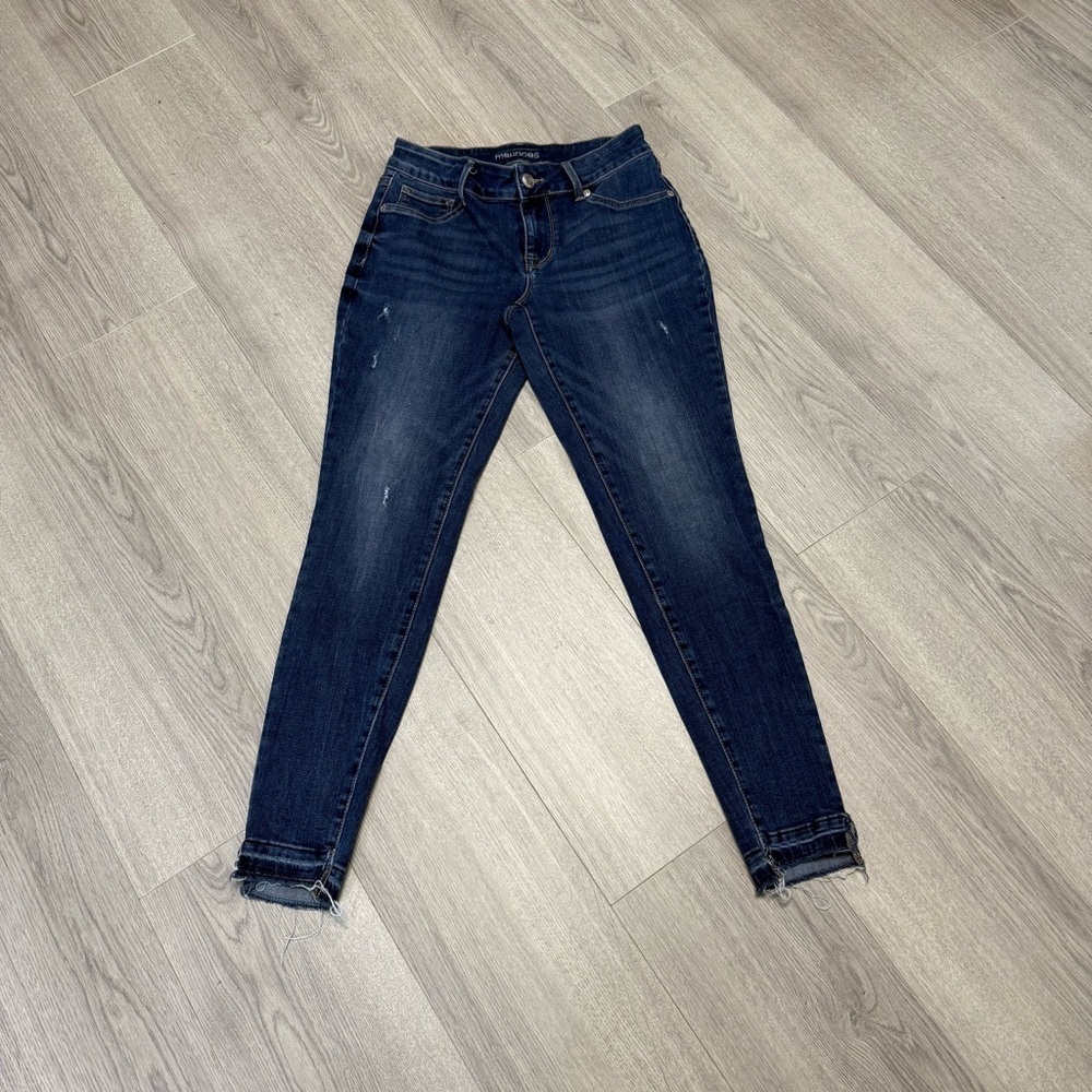 Maurices Distressed Skinny Jeans Blue Dark Wash Raw Frayed Hem Womens Small Reg